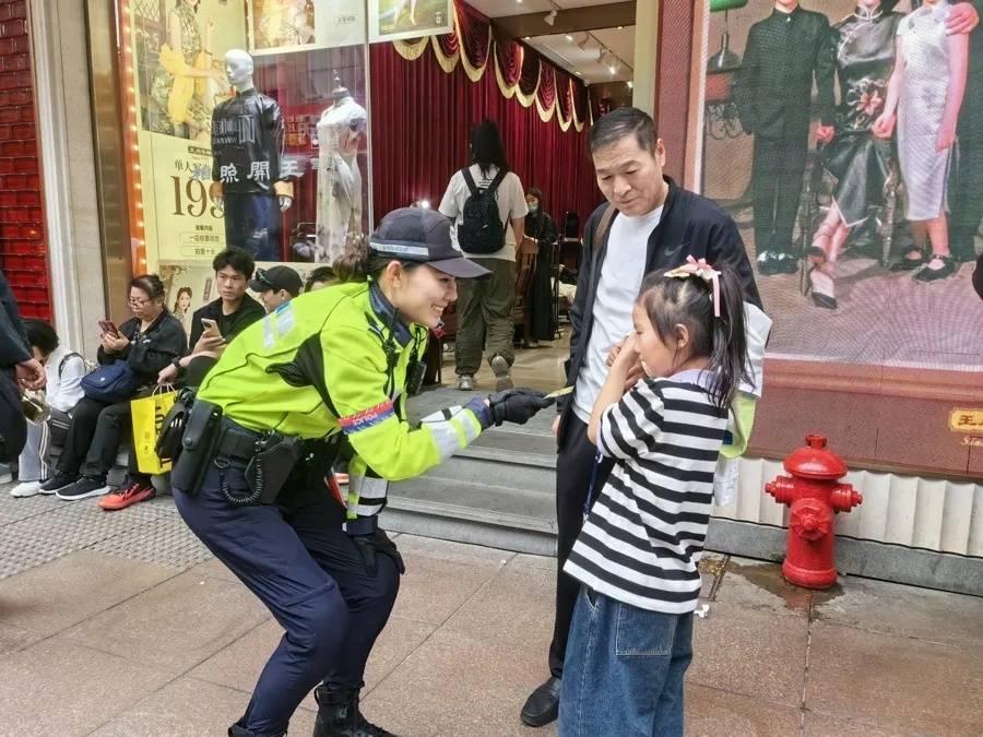 上海外滩“最美女警”被盯上！为了拍她<strong></p>
<p>诺贝尔币虚拟货币发行</strong>，有人连续蹲守几天
