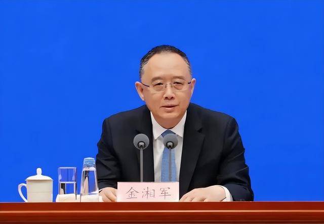 中央委员被“双开”<strong></p>
<p>诺贝尔币虚拟货币发行</strong>，62岁女副部任上被查！中纪委上周通报查处26人