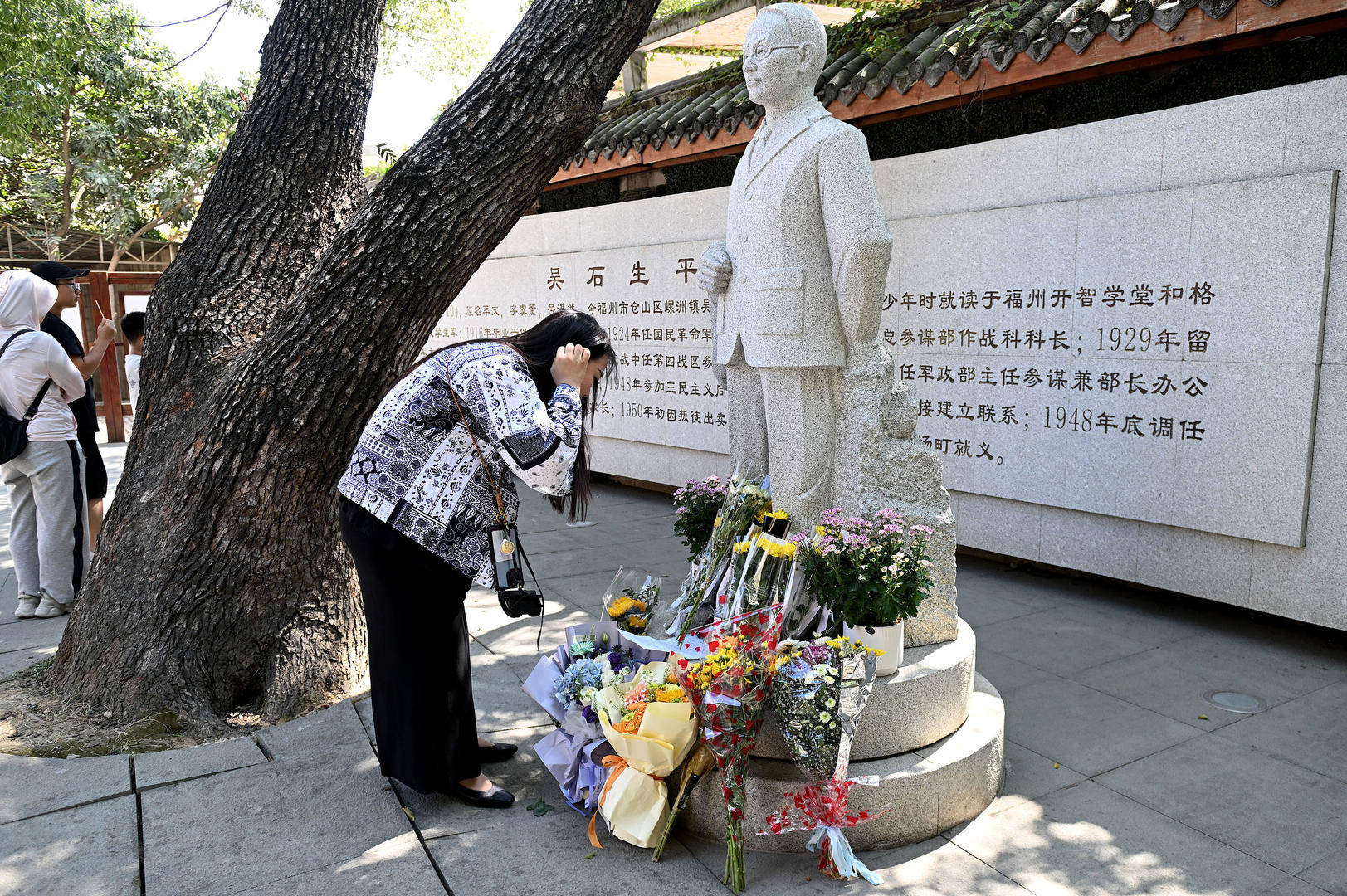 《沉默的荣耀》联合出品人：<strong></p>
<p>区块链排名</strong>我们最终选择向真实深深鞠躬