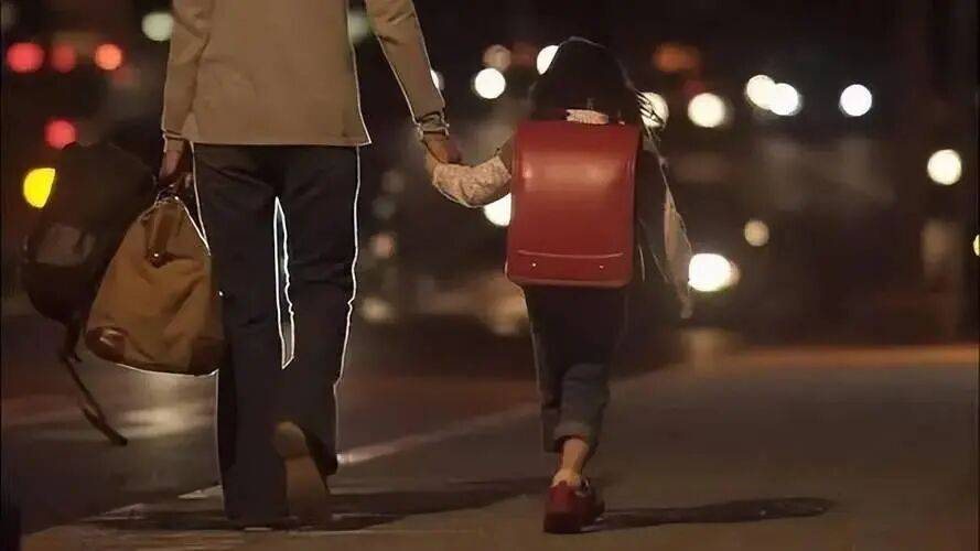 解忧 | 单亲爸爸跑网约车<strong></p>
<p>区块链排名</strong>，女儿全程住车上