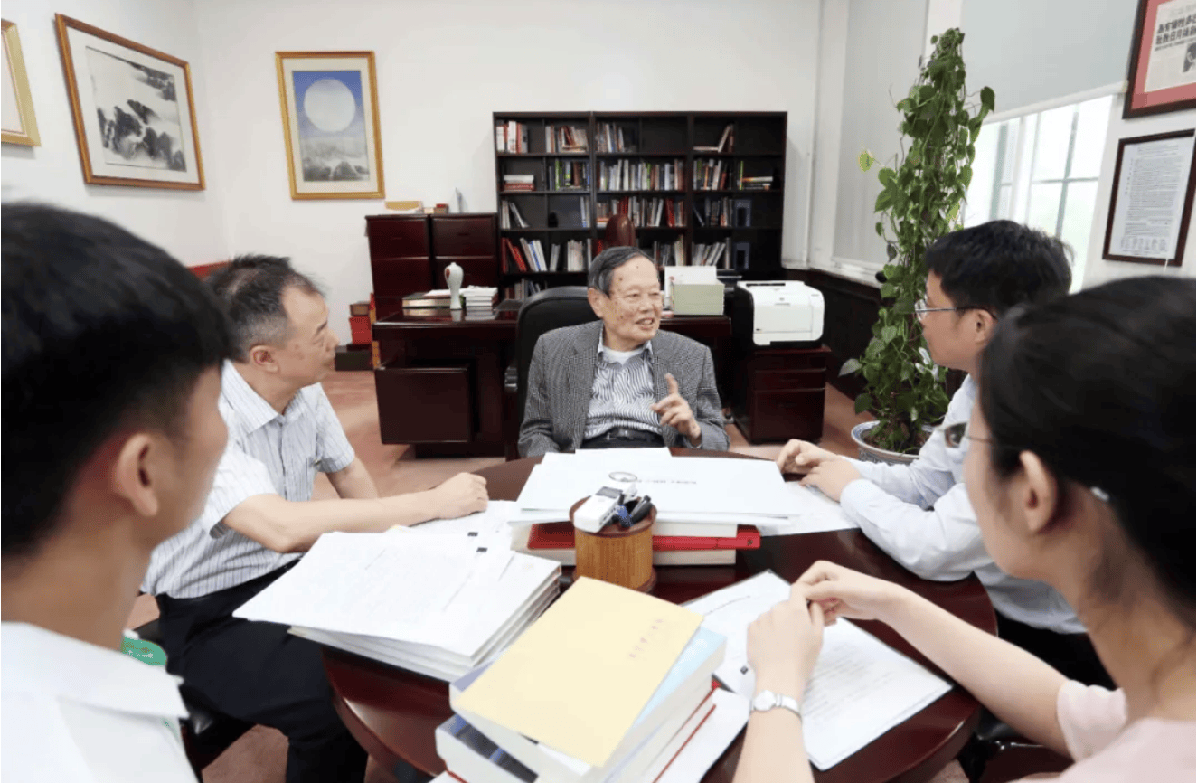 杨振宁为什么连续32年担任东莞理工学院名誉校长<strong></p>
<p>区块链排名</strong>？