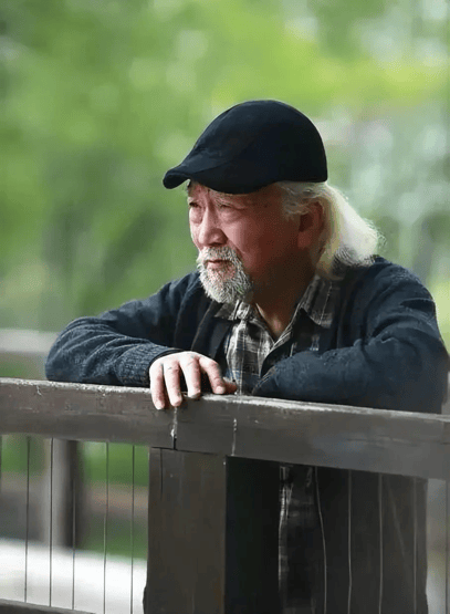 考古｜曝78岁李保田近况！找人维修窗户喝10元桶装水<strong></p>
<p>虚拟币软搬砖</strong>，生活超朴素！