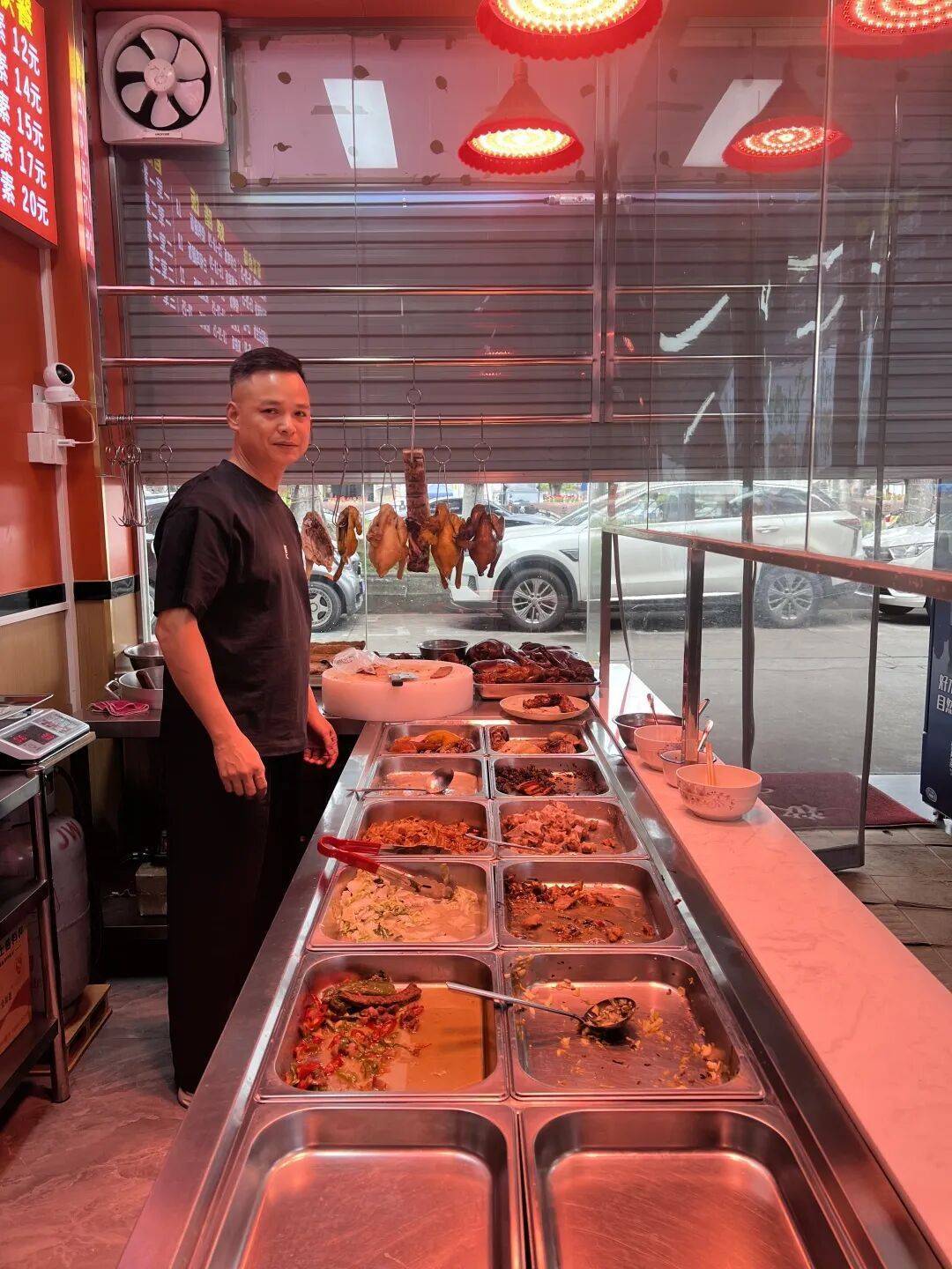 小伙到广州一猪脚饭店吃免费“2号餐”<strong></p>
<p>虚拟币</strong>,突然跪地道谢,老板娘:以后要吃饭就直接过来