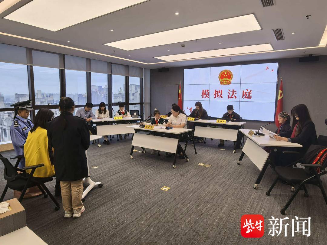 “叔叔是江苏的<strong></p>
<p>虚拟币</strong>,将来一定带你们去看看!”镇江警官不忘承诺,四次组织近百名藏区学子来苏研学