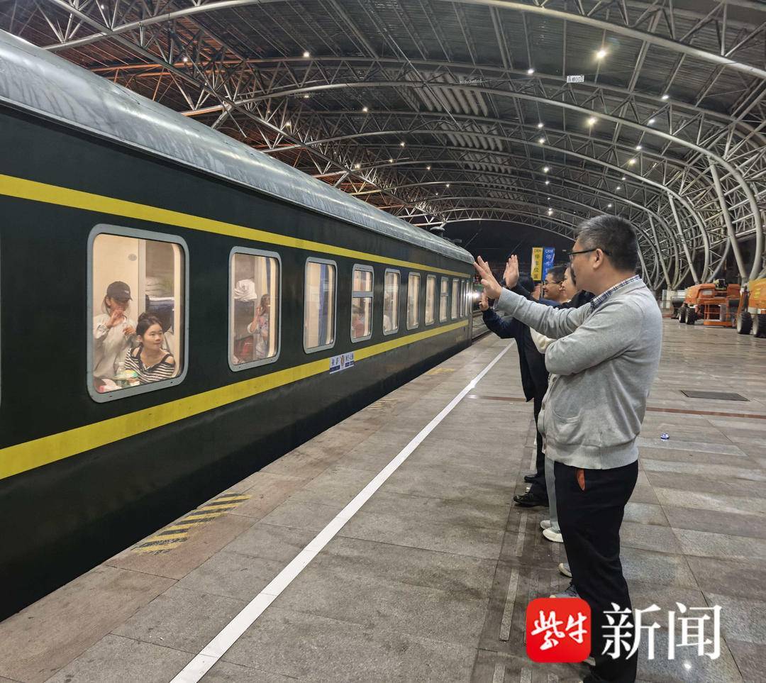 “叔叔是江苏的<strong></p>
<p>虚拟币</strong>,将来一定带你们去看看!”镇江警官不忘承诺,四次组织近百名藏区学子来苏研学