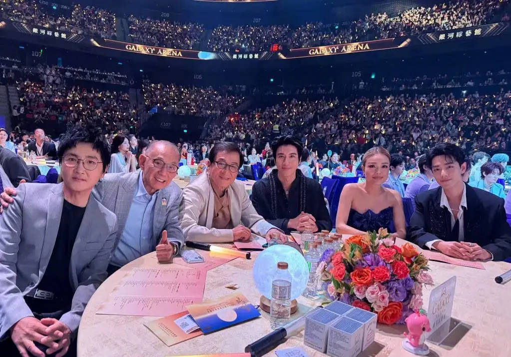容祖儿回应与成龙误会<strong></p>
<p>发布教程</strong>!称成龙摸其后背争议是捕风捉影:我完全没感觉