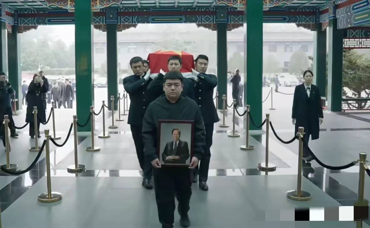 杨振宁追悼会很隆重<strong></p>
<p>发布教程</strong>，大儿子未现身，翁帆站家属首位，样子很憔悴