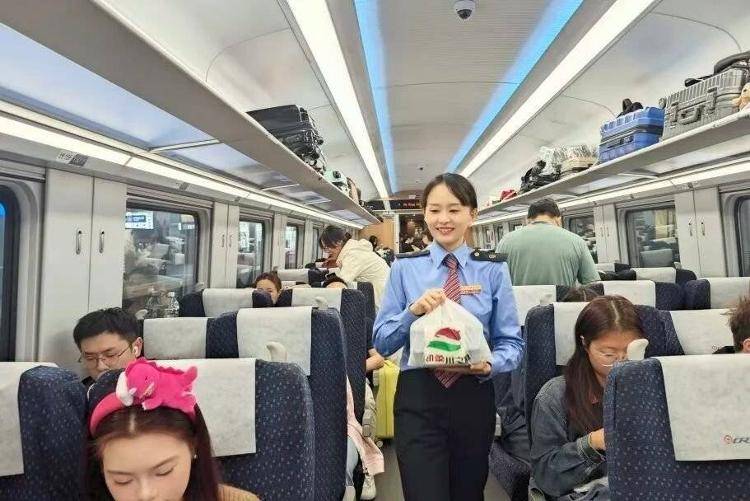 国铁成都局推出17元高铁盒饭:门店现炒<strong></p>
<p>发布教程</strong>,送餐到座