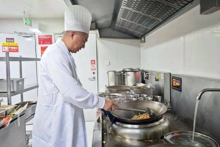 国铁成都局推出17元高铁盒饭:门店现炒<strong></p>
<p>发布教程</strong>,送餐到座