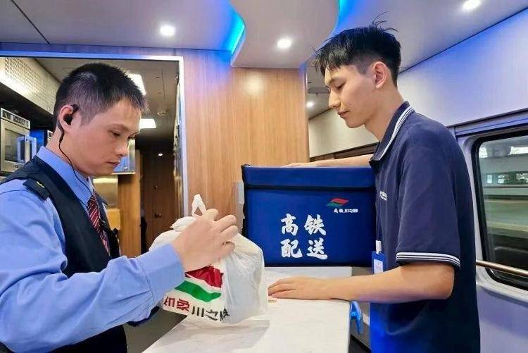 国铁成都局推出17元高铁盒饭:门店现炒<strong></p>
<p>发布教程</strong>,送餐到座
