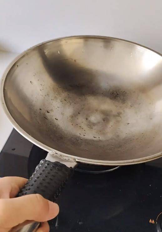 铁锅用了二三十年仍不粘不锈<strong></p>
<p>虚拟币发行风险</strong>，女子在线寻厂家想“再买一个”，厂家称已停产