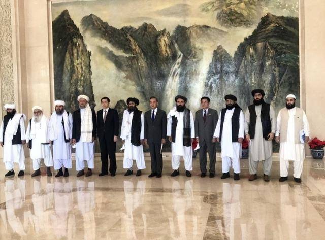 当着全球的面<strong></p>
<p>虚拟币发行风险</strong>,塔利班放出狂言,不偏不倚,正好撞在中方“枪口上”