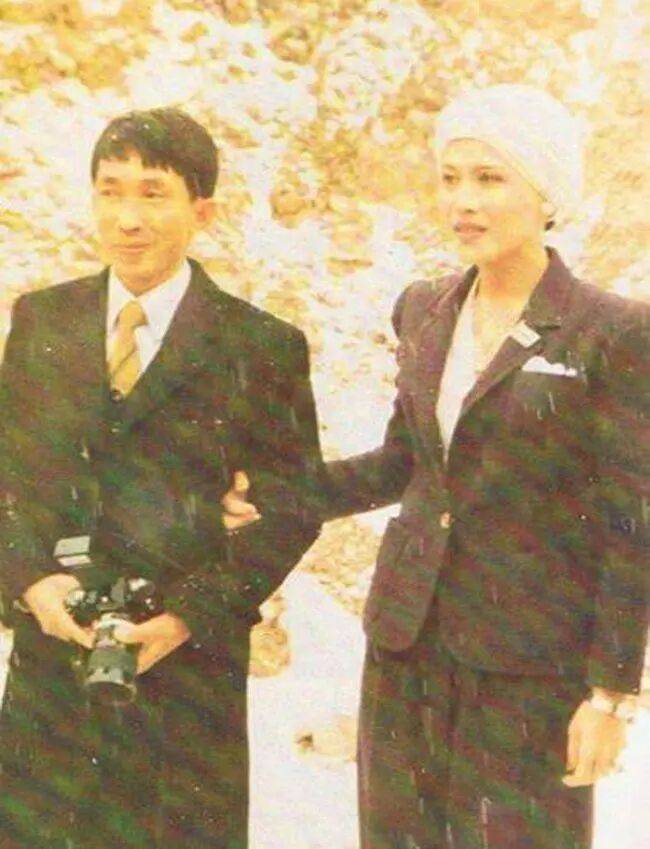 泰国王太后诗丽吉去世<strong></p>
<p>虚拟币发行风险</strong>,留下19顶奢华王冠和她的传奇一生