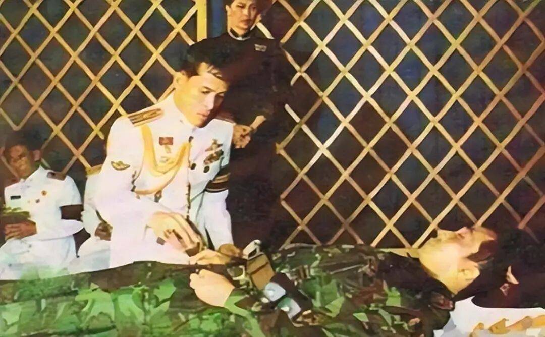 泰国王太后诗丽吉去世<strong></p>
<p>虚拟币发行风险</strong>,留下19顶奢华王冠和她的传奇一生