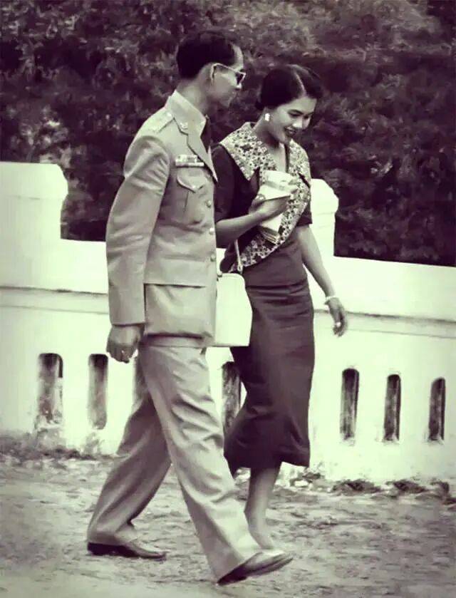 泰国王太后诗丽吉去世<strong></p>
<p>虚拟币发行风险</strong>,留下19顶奢华王冠和她的传奇一生