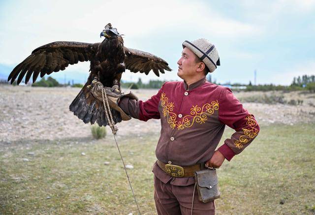 青年说 | 到中亚<strong></p>
<p>虚拟币如何低买高卖</strong>,奔赴一场激动人心的“探秘”