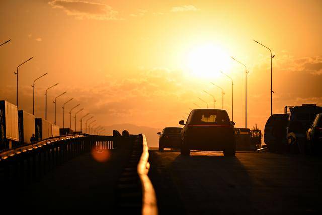 青年说 | 到中亚<strong></p>
<p>虚拟币如何低买高卖</strong>,奔赴一场激动人心的“探秘”