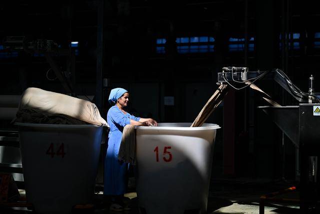 青年说 | 到中亚<strong></p>
<p>虚拟币如何低买高卖</strong>,奔赴一场激动人心的“探秘”