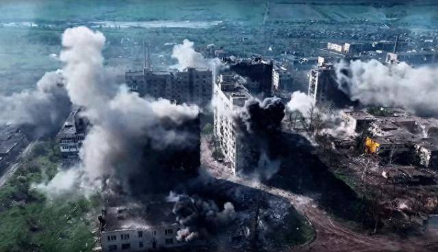 俄军一周2600多次袭击<strong></p>
<p>虚拟币如何低买高卖</strong>,红军城万名乌军被围,泽连斯基绝望反击