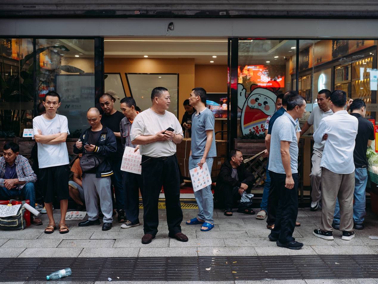 <strong></p>
<p>虚拟币如何低买高卖</strong>他们挤在8元一晚的旅店 几百人抢一个活