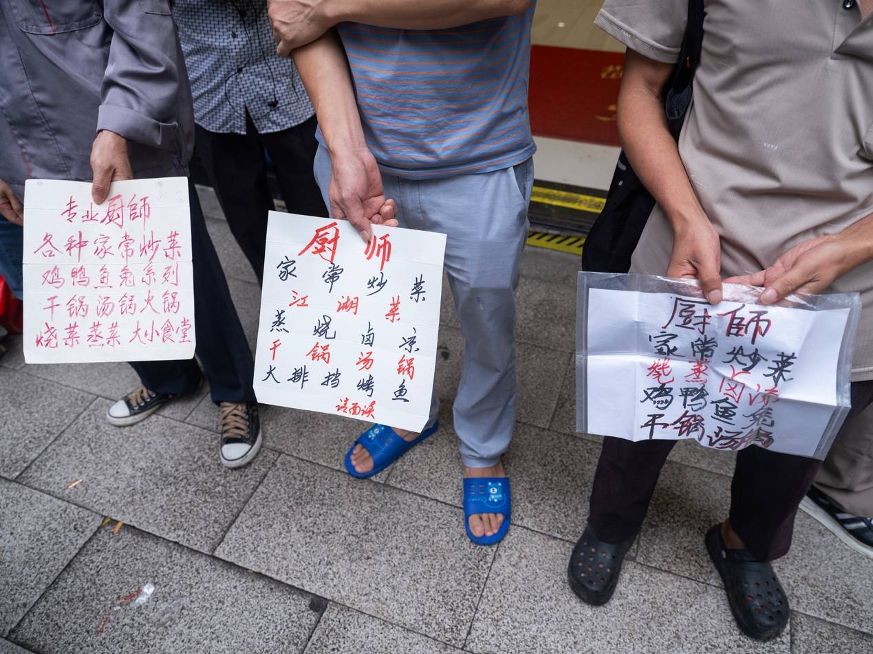 <strong></p>
<p>虚拟币如何低买高卖</strong>他们挤在8元一晚的旅店 几百人抢一个活