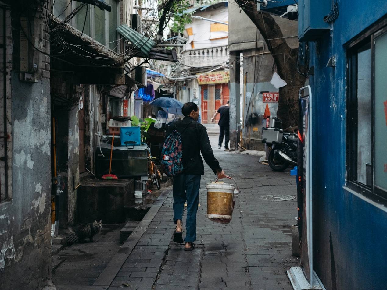 <strong></p>
<p>虚拟币如何低买高卖</strong>他们挤在8元一晚的旅店 几百人抢一个活