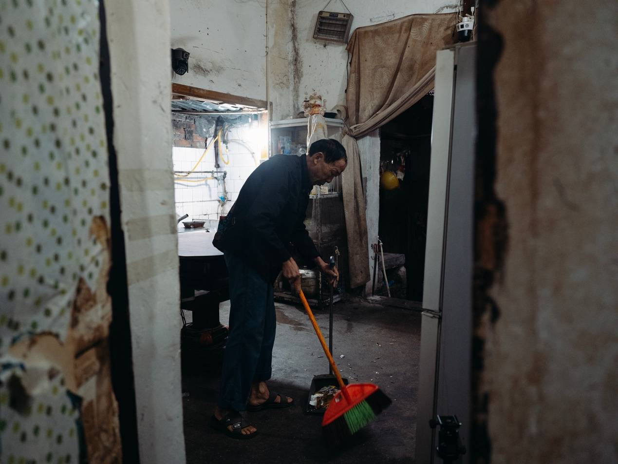 <strong></p>
<p>虚拟币如何低买高卖</strong>他们挤在8元一晚的旅店 几百人抢一个活