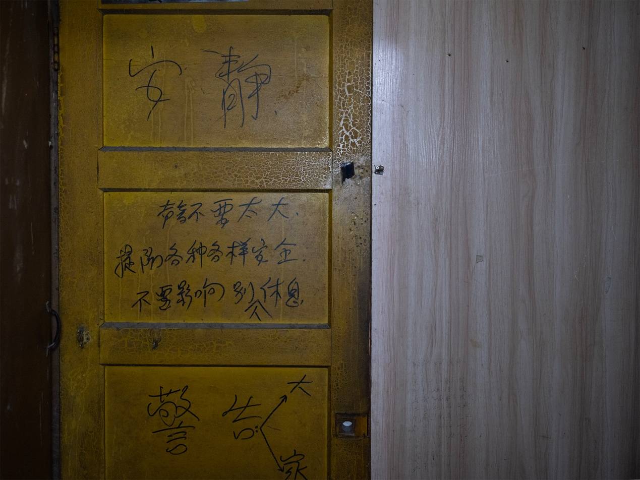 <strong></p>
<p>虚拟币如何低买高卖</strong>他们挤在8元一晚的旅店 几百人抢一个活