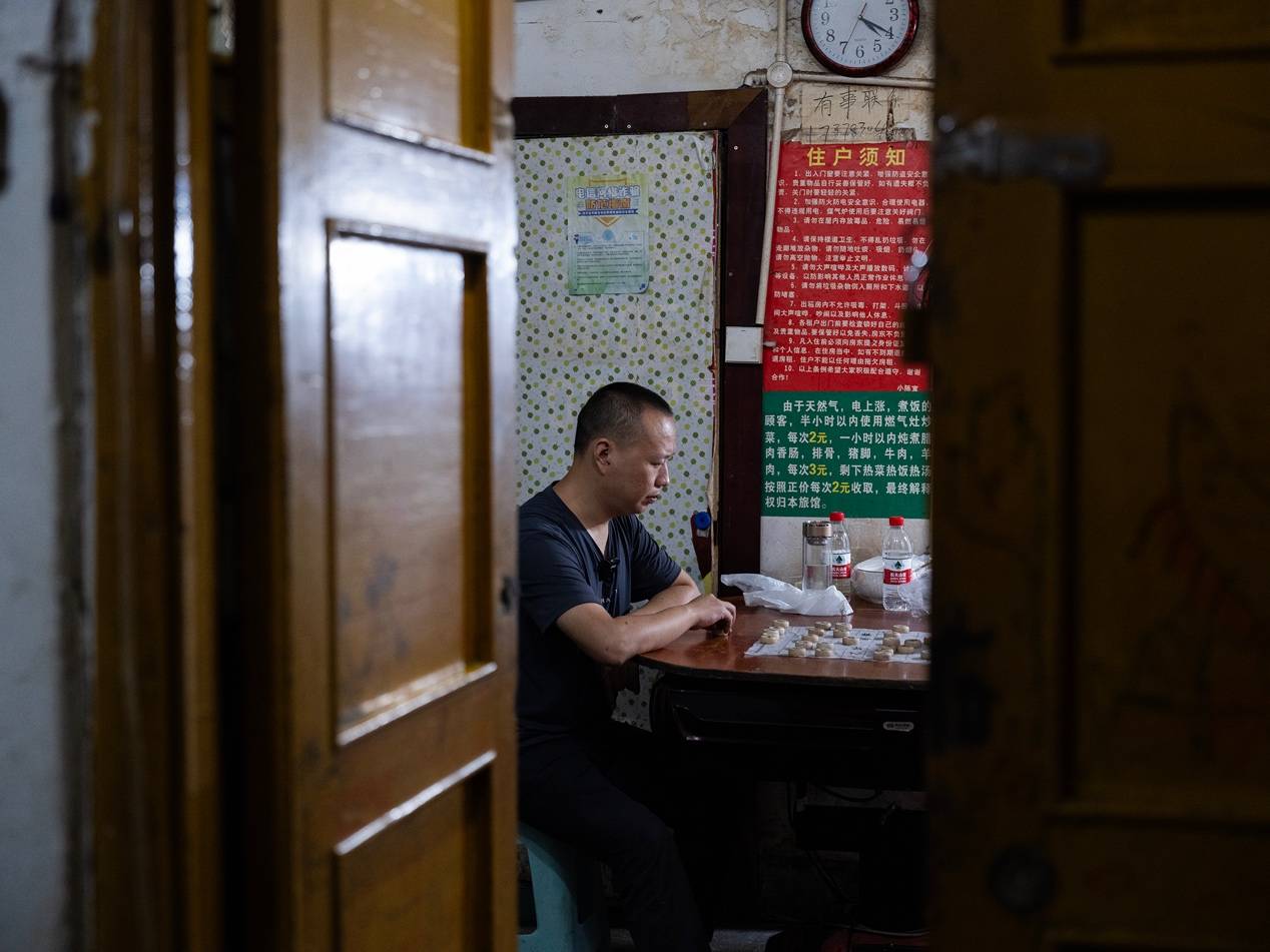 <strong></p>
<p>虚拟币如何低买高卖</strong>他们挤在8元一晚的旅店 几百人抢一个活