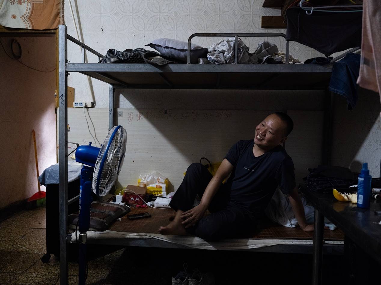 <strong></p>
<p>虚拟币如何低买高卖</strong>他们挤在8元一晚的旅店 几百人抢一个活