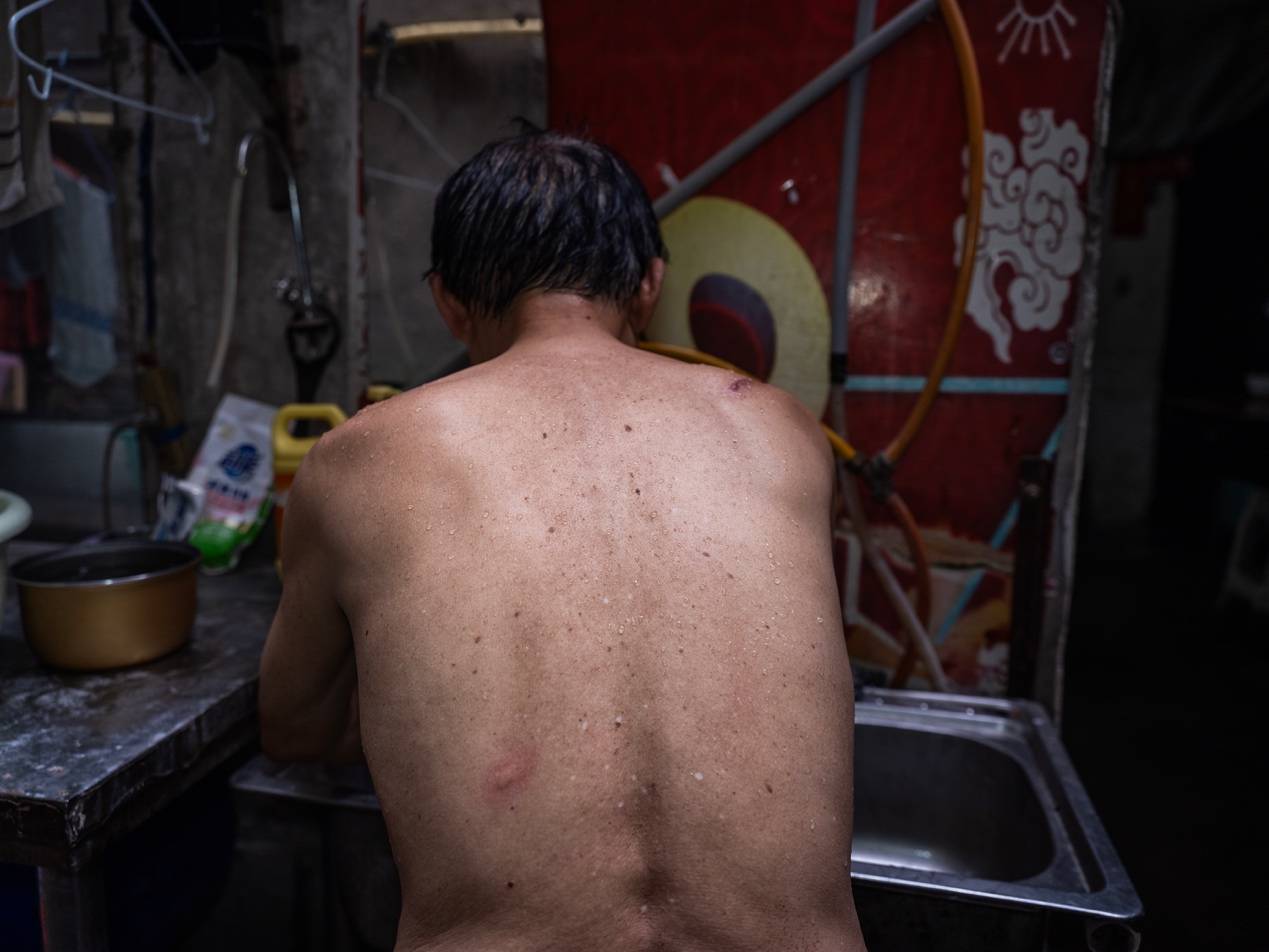 <strong></p>
<p>虚拟币如何低买高卖</strong>他们挤在8元一晚的旅店 几百人抢一个活