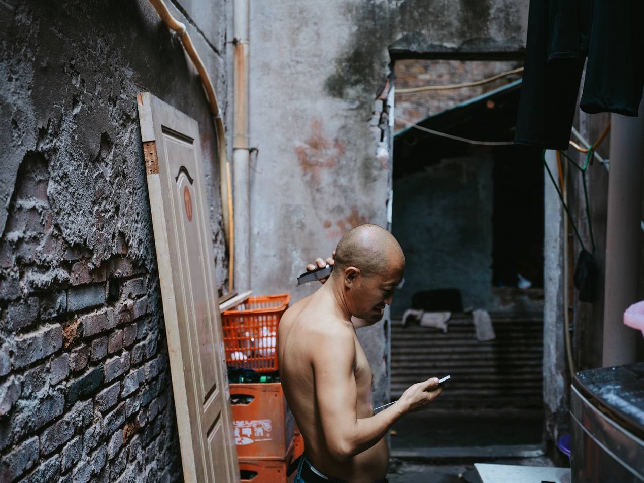 <strong></p>
<p>虚拟币如何低买高卖</strong>他们挤在8元一晚的旅店 几百人抢一个活