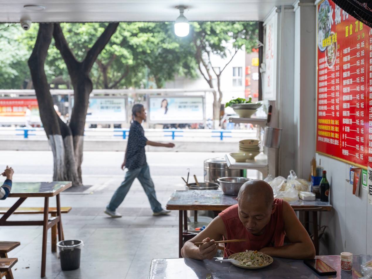 <strong></p>
<p>虚拟币如何低买高卖</strong>他们挤在8元一晚的旅店 几百人抢一个活