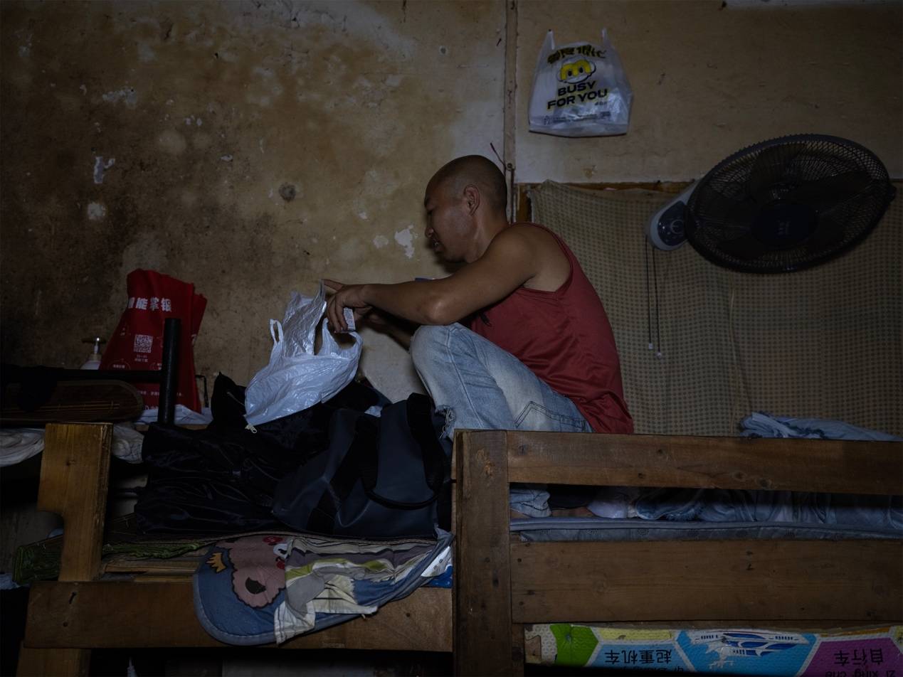 <strong></p>
<p>虚拟币如何低买高卖</strong>他们挤在8元一晚的旅店 几百人抢一个活