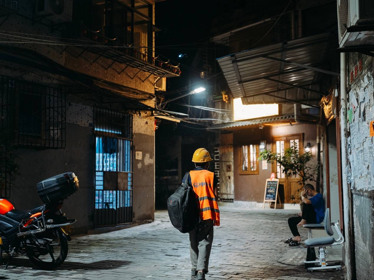 <strong></p>
<p>虚拟币如何低买高卖</strong>他们挤在8元一晚的旅店 几百人抢一个活