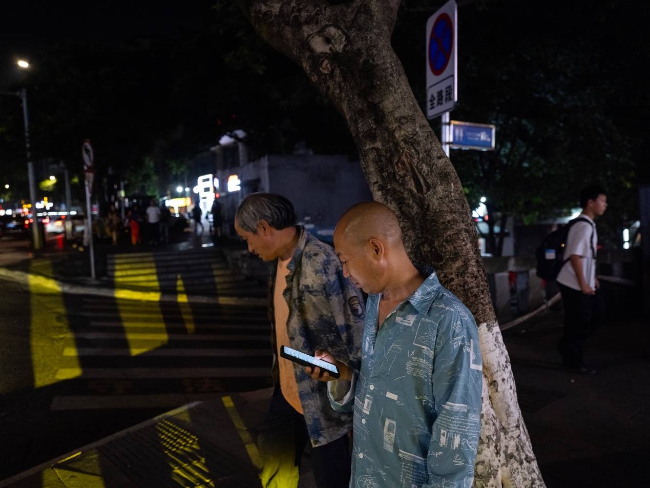 <strong></p>
<p>虚拟币如何低买高卖</strong>他们挤在8元一晚的旅店 几百人抢一个活