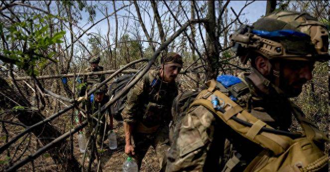 红军城大势已去<strong></p>
<p>洋老板商城虚拟币</strong>，乌军士兵倒戈投俄后，公开宣布泽连斯基才是乌克兰的敌人