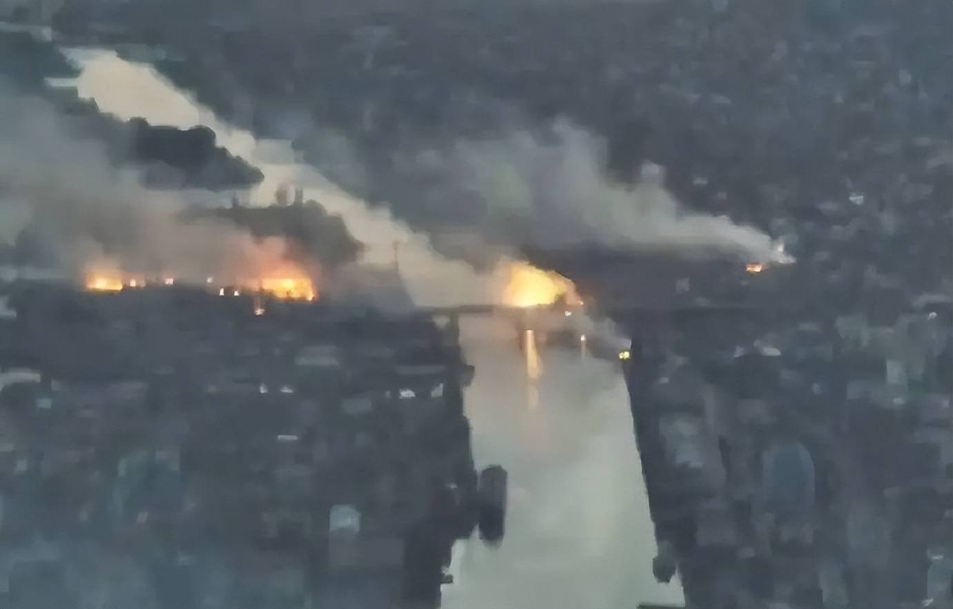 血拼一夜!俄军敢死队冲入赫尔松<strong></p>
<p>洋老板商城虚拟币</strong>,远火大开杀戒,乌军机器人参战