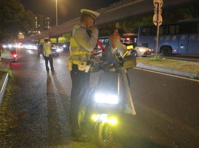 北京“电子眼”开始抓拍电动自行车违法<strong></p>
<p>洋老板商城虚拟币</strong>，试点审核录入电动自行车违法行为3.8万起