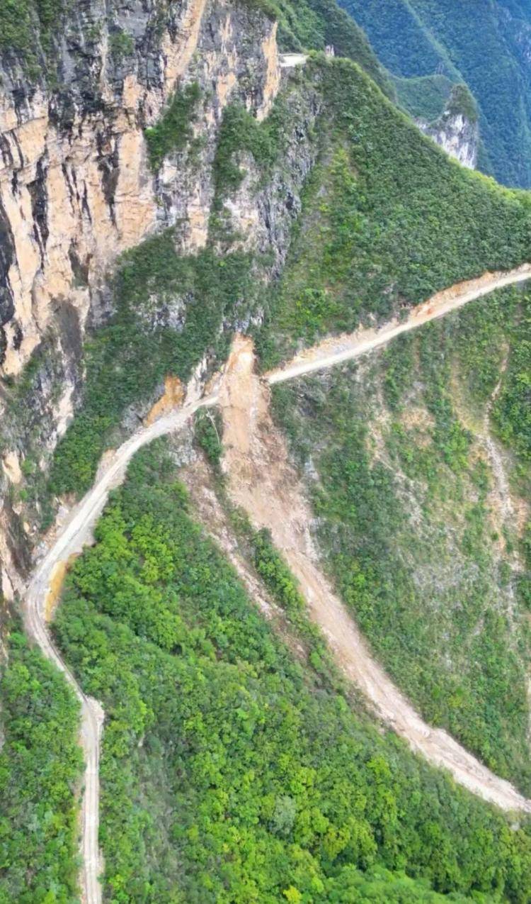 重庆网红“挂壁公路”垮塌<strong></p>
<p>根源链虚拟币上火币</strong>,附近村民外出绕行已半月盼修复,当地:已完成排危,正在修