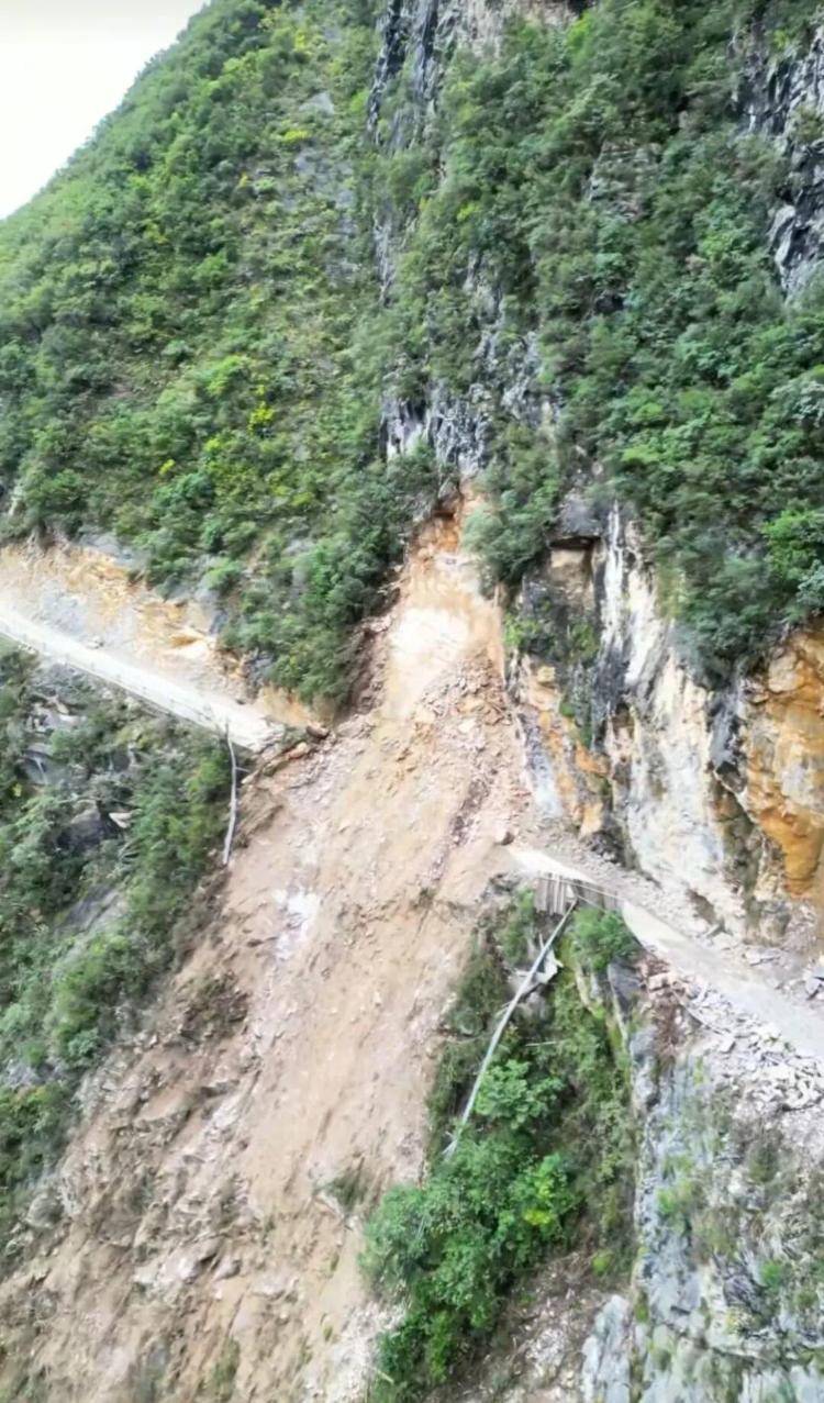 重庆网红“挂壁公路”垮塌<strong></p>
<p>根源链虚拟币上火币</strong>,附近村民外出绕行已半月盼修复,当地:已完成排危,正在修