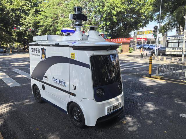 深圳交警“黑科技”再升级<strong></p>
<p>根源链虚拟币上火币</strong>!首台多功能无人巡检车“上岗”