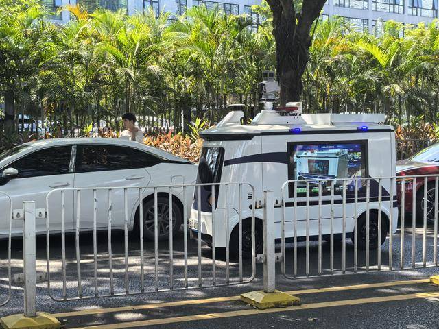 深圳交警“黑科技”再升级<strong></p>
<p>根源链虚拟币上火币</strong>!首台多功能无人巡检车“上岗”