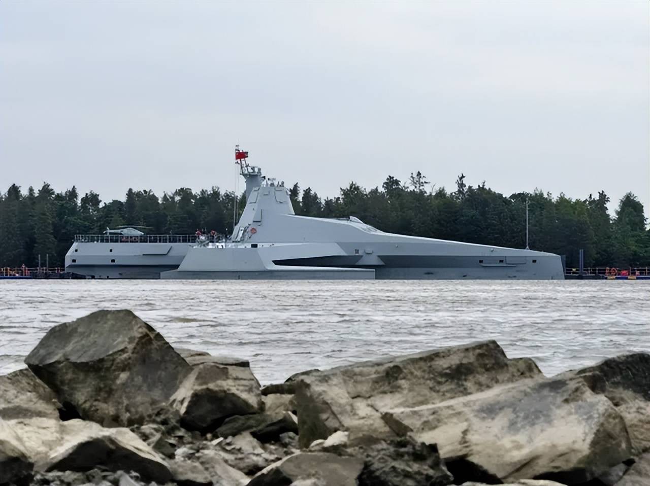 舰长65米<strong></p>
<p>根源链虚拟币上火币</strong>,搭载48个垂发!美媒:中国海军“半潜式武库舰”亮相!