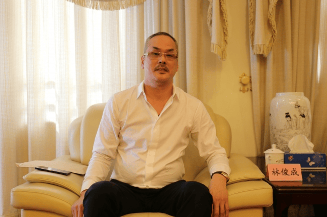 成都路桥95后美女董事长林晓晴的神秘父亲<strong></p>
<p>虚拟币ebt</strong>,终于曝光了?