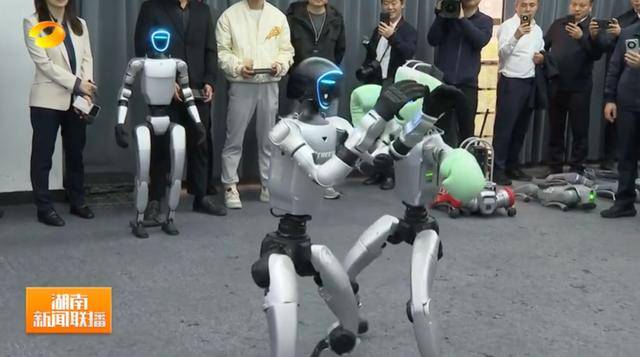 湖南省省长、浙江省省长<strong></p>
<p>xvg虚拟币价格</strong>，一同观看机器人表演