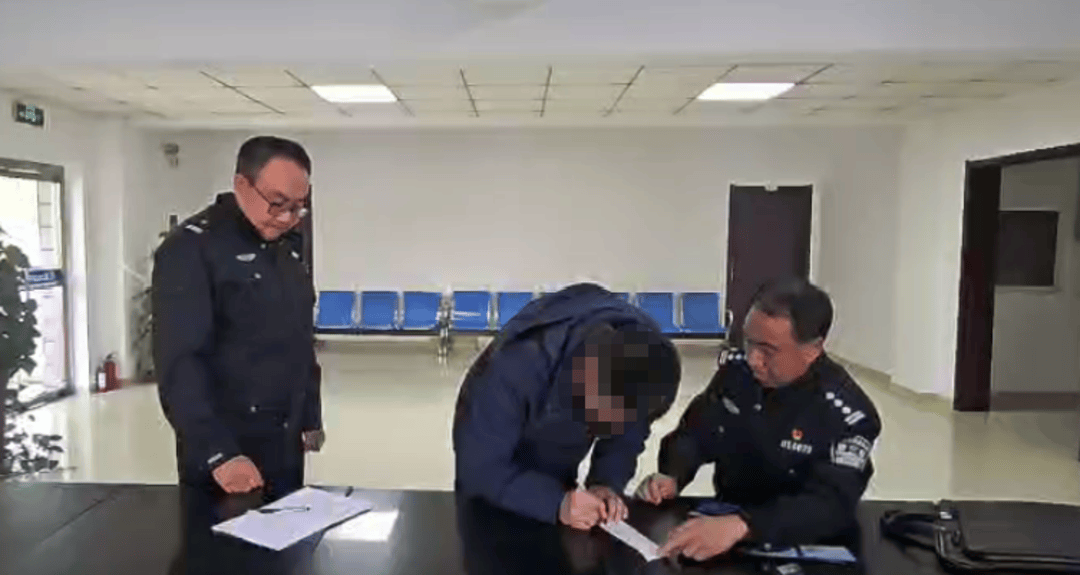 8人穿“警服”为婚礼开路？后续来了<strong></p>
<p>虚拟币套利交易软件</strong>！