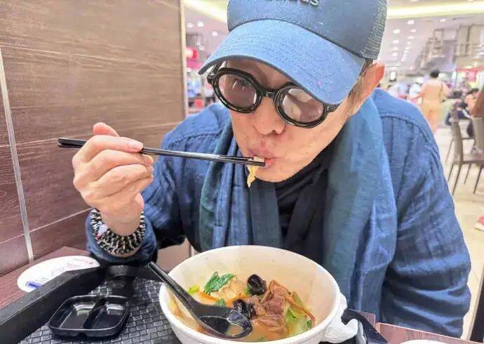 考古|李连杰晒游泳照状态重返巅峰!武打多年受伤频繁又患甲亢<strong></p>
<p>虚拟币套利交易软件</strong>,功夫皇帝一路走来太不易