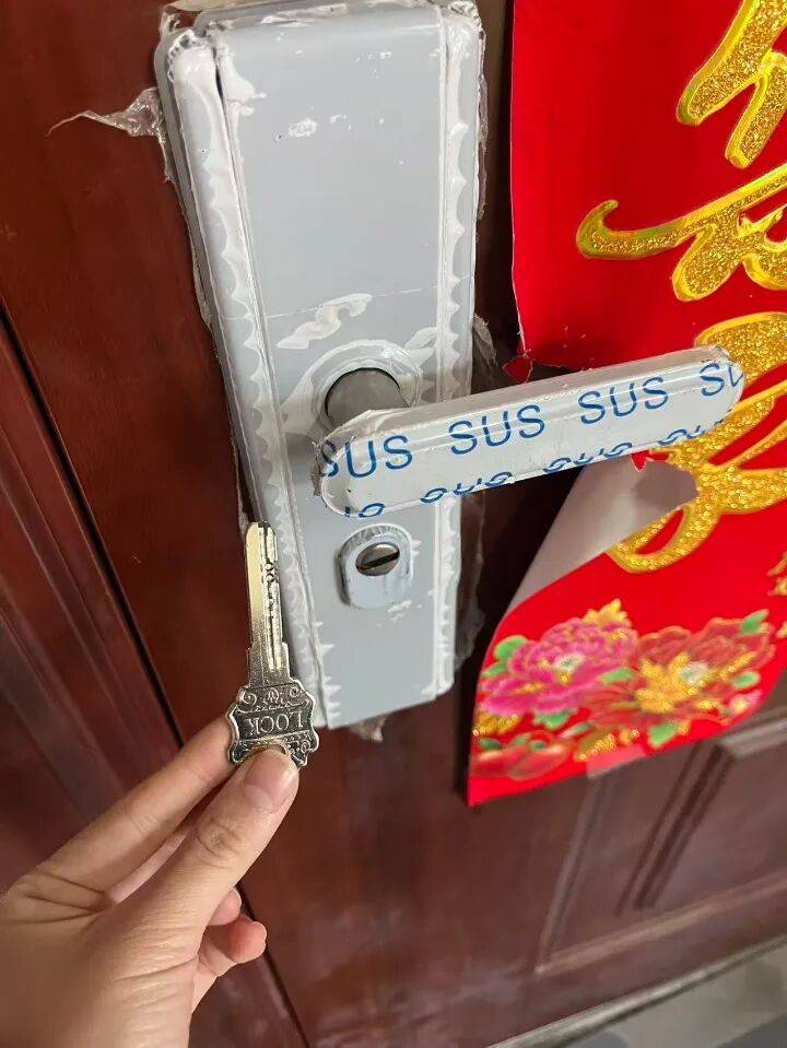 半小时收费4170元<strong></p>
<p>虚拟币扭曲市场</strong>!女大学生网购“上门开锁”遭遇天价账单