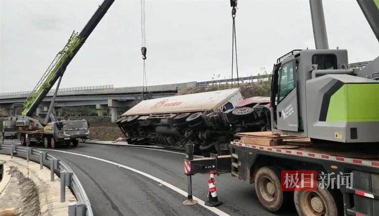 “扶正一下”收两万<strong></p>
<p>虚拟币中逆市</strong>?天价救援费岂能强买强卖